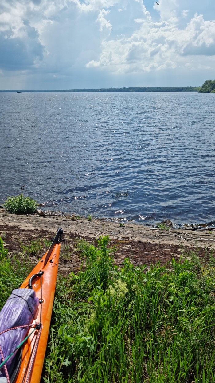 Тот самый миг, когда каяк оказался наверху. В этот момент я почувствовал себя альпинистом, покорившим свою личную бетонную вершину.