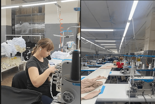 Рабочие места стоят кустами. Куст оверлоков, куст прямострочек, куст подгибочных машин. 