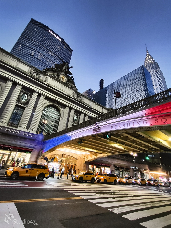 Здесь и Крайслер-билдинг засветился. Обошёл вокзал и дальше по Парк-авеню дошёл до 71-ой улицы