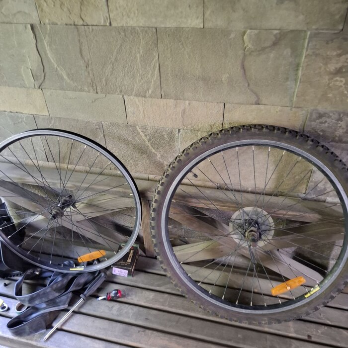 Одно колесо готово - еще одно на подходе.