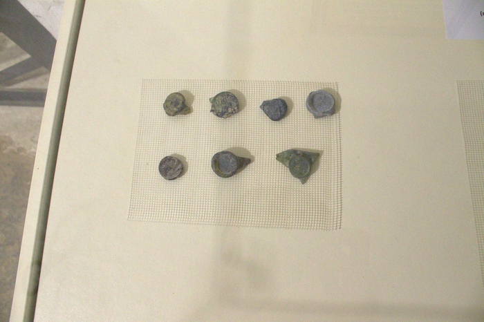 Клейма на бутылках.