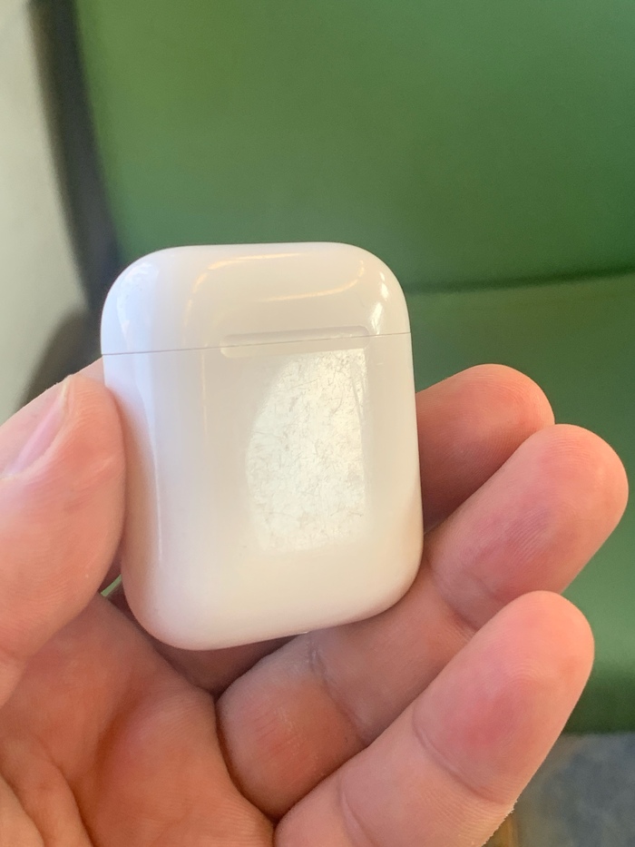   Apple, AirPods