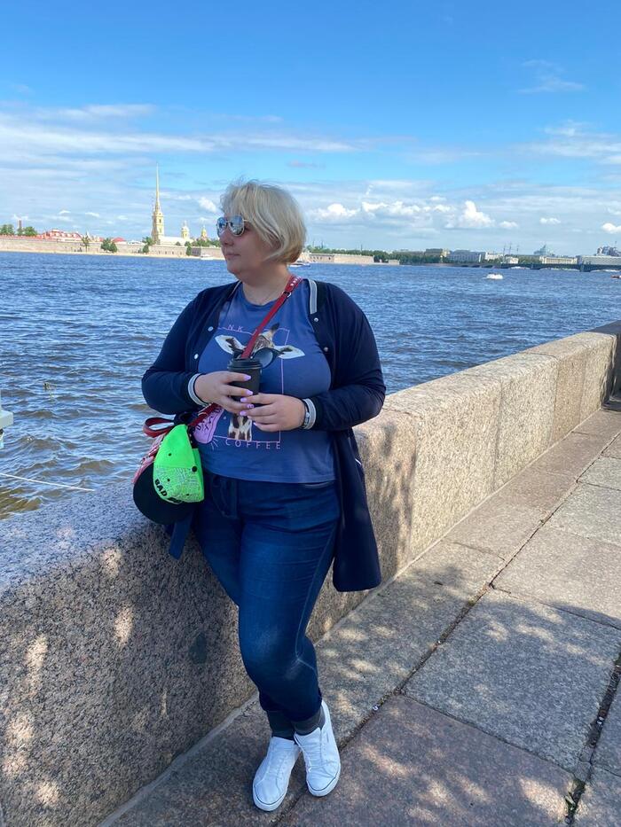 А приходит она!