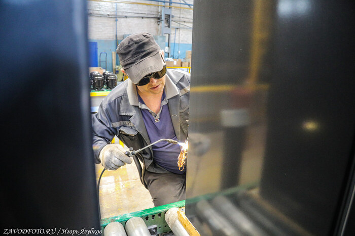 Из серии «Именно они делают Россию великой» - снято мной на заводе ООО «ТПК «Орск»