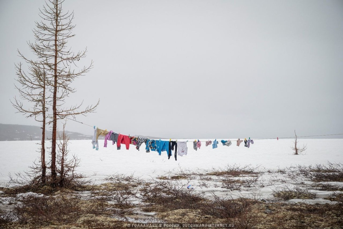 Бельё, кстати, тоже руками стирают. Кто-то сказал, что привозили маленькую стиральную машинку, но руками привычнее.