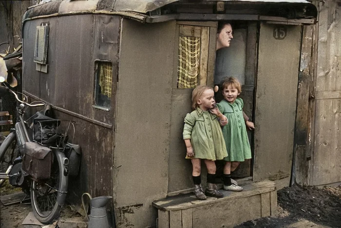 Осколки истории : Интересные и редкие ретро-фотографии Европы. 20 раскрашенных фотографий ХХ века. Часть 24 Историческое фото, 20 век, Старое фото, Европа, Фотография, Италия, Нидерланды (Голландия), Австро-венгрия, Швеция, Франция, Греция, Швейцария, Германия, Колоризация, Длиннопост