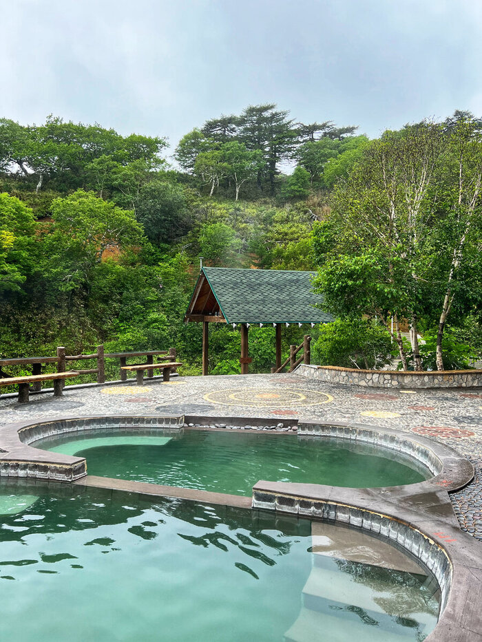 Курортный комплекс "Кипящая речка". Снимок взят здесь <!--noindex--><a href="https://pikabu.ru/story/reka_kipyashchaya_13018095?u=https%3A%2F%2Fdzen.ru%2Fa%2FY45WAf-DxhILCxrv%3Futm_medium%3Dorganic%26utm_source%3Dyandexsmartcamera&t=https%3A%2F%2Fdzen.ru%2Fa%2FY45WAf-DxhILCxrv%3Futm_medium%3Dorganic%26amp%3Bamp%3But...&h=41a775acceacee6befff5d6dda9469e3aba52a97" title="https://dzen.ru/a/Y45WAf-DxhILCxrv?utm_medium=organic&utm_source=yandexsmartcamera" target="_blank" rel="nofollow noopener">https://dzen.ru/a/Y45WAf-DxhILCxrv?utm_medium=organic&amp;ut...</a><!--/noindex-->