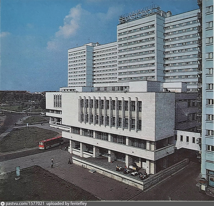 Гостиница "Севастополь" на Большой Юшуньской улице, 1979-1980. Проект создавали архитекторы И. Елизарова, Виталий Датюк и Владимир Хавин.
