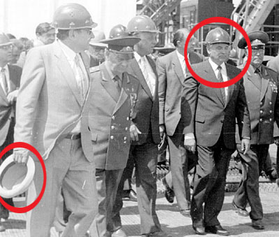 М.С.Горбачев в касочке:желающие могут подробнее рассмотреть и касочку на голове,и шляпу генсека в ожидании головы.