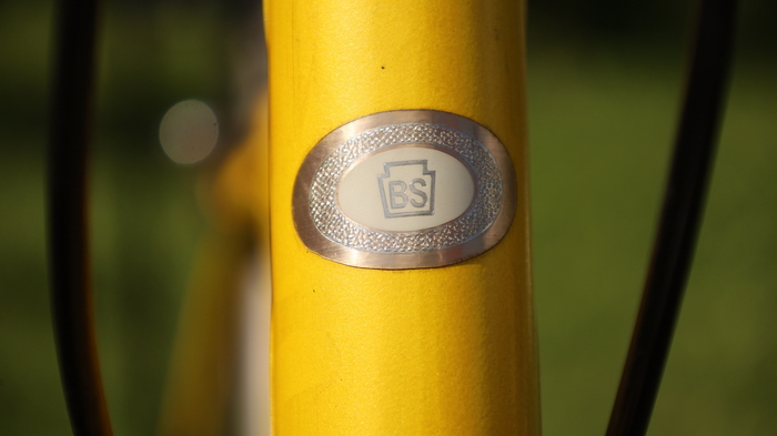 Желтый девчачий драндулет тоже Bridgestone