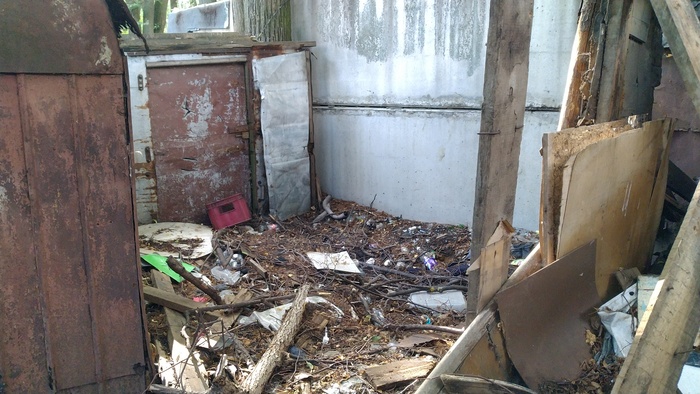 Ну сами посудите, разве тут реально найти маленький пакетик.