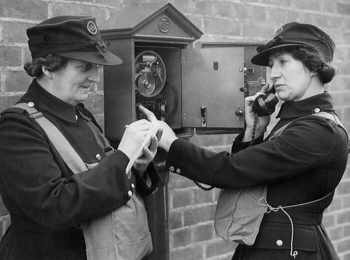 Живое изображение применения телефона-автомата.