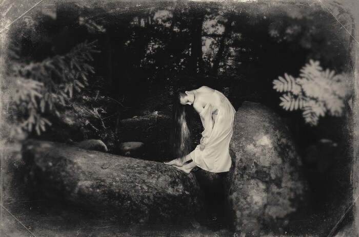 В дебрях чужих у священной воды