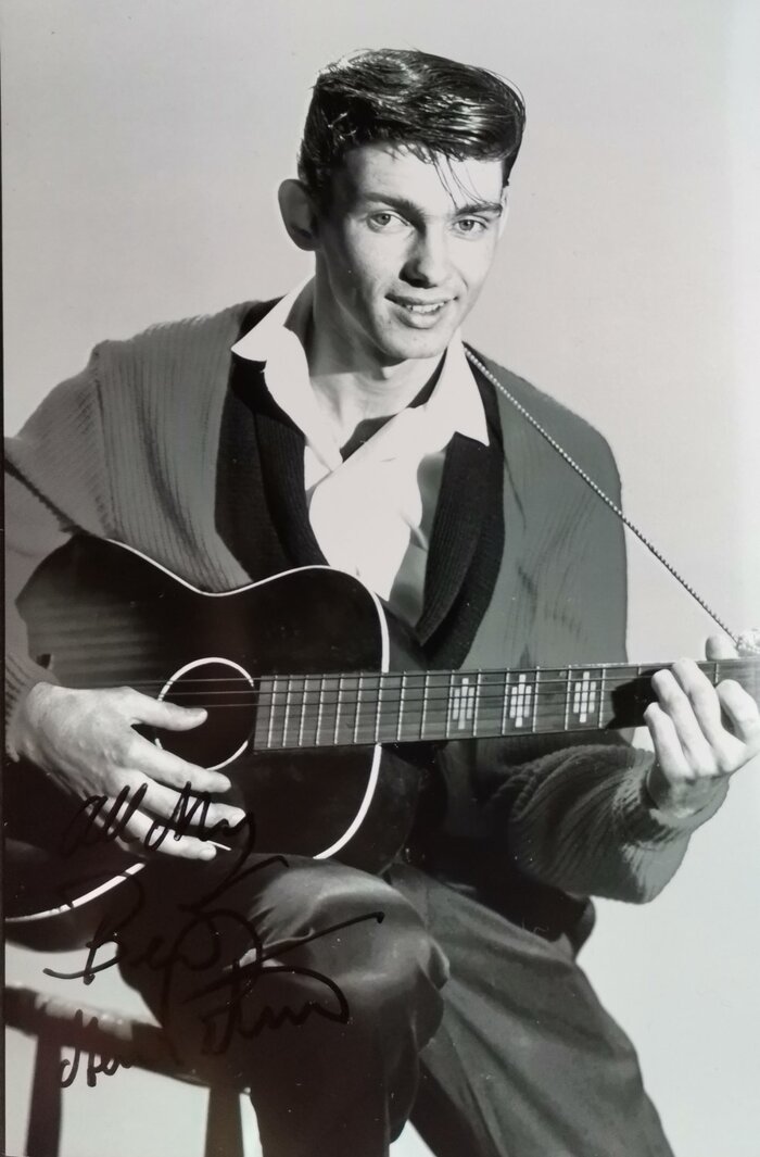 Джин Питни.