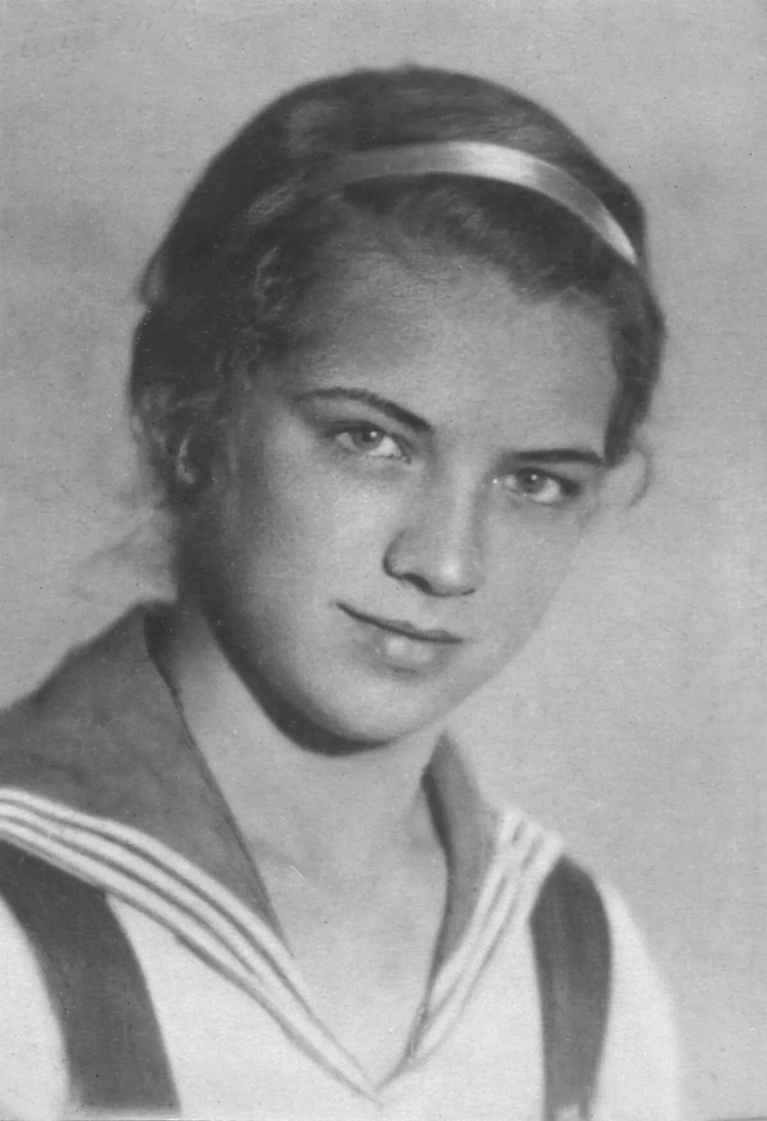 Наташа Ковшова старшеклассница, 1939