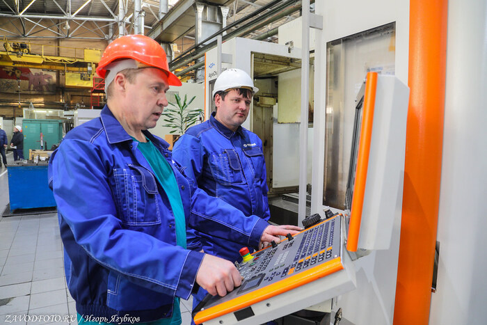 Из серии «Именно они делают Россию великой» - снято мной на заводе АО «Уралтурбо»