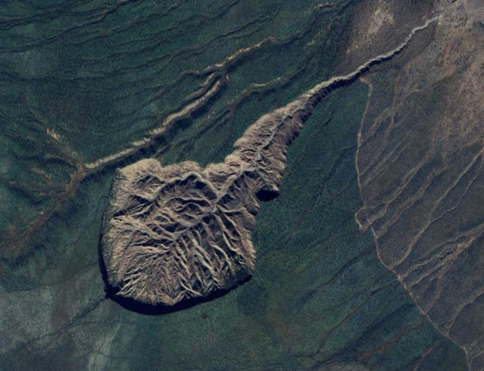 Координаты Батагайского провала для поиска на спутниковых картах: 67.58069270384433, 134.77704678022693.