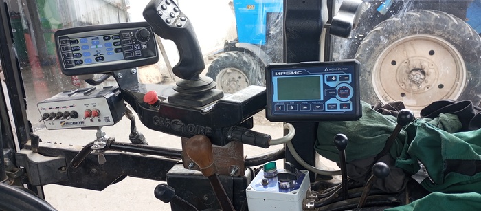 Трактор потихоньку превращается в самолёт