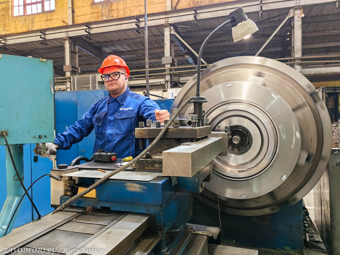 Из серии «Именно они делают Россию великой» - снято мной на заводе АО «Уралтурбо»