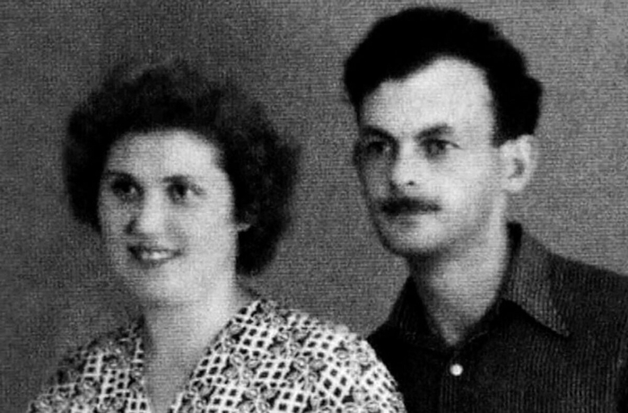 Булат Окуджава с первой женой — Галиной Смольяниновой.