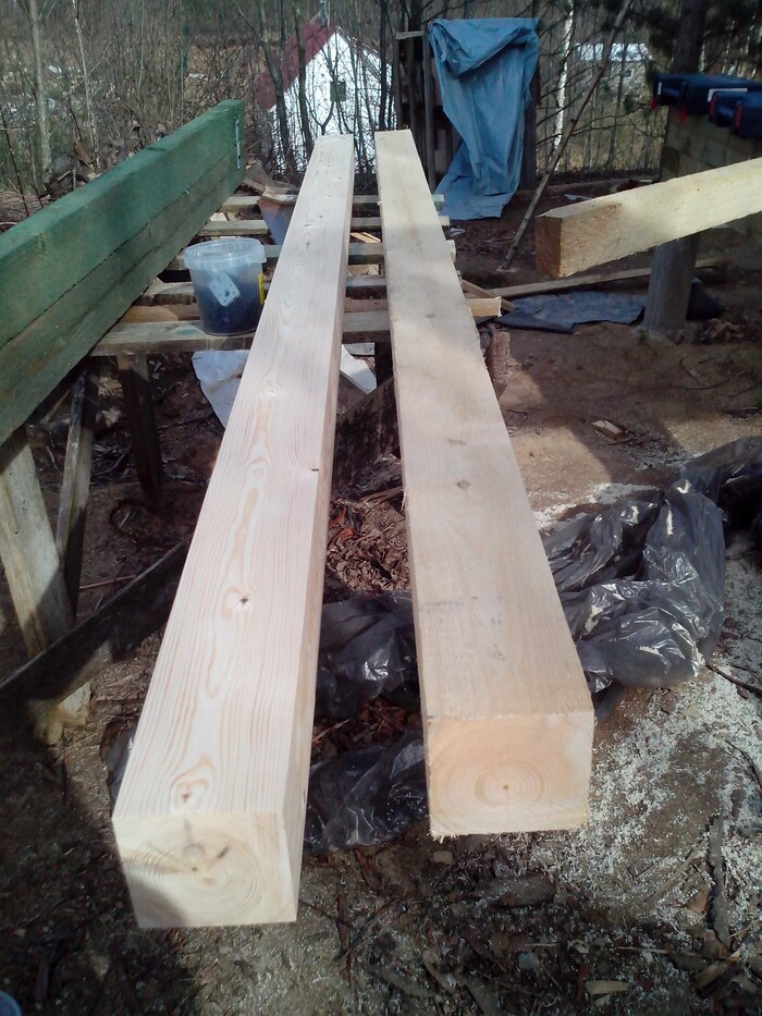 От идеи "ГАВРа" мы не отказались😁 вон он лежит, родненький, слева. Кроме того я струганул столбы некогда террасы, от которой, по итогу осталась лишь небольшая веранда.
