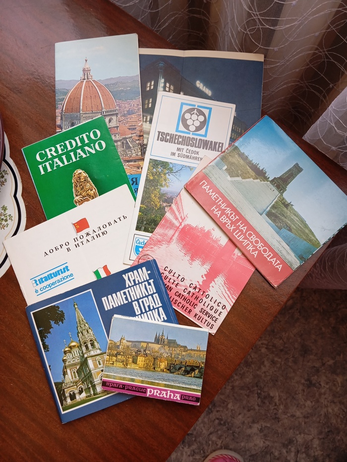 Фото из личного архива. Буклеты, которые по-быстрому нашла, на самом деле их больше.