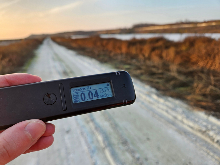 Мощность дозы гамма-излучения на дамбе между 1 и 5 картой хвостохранилища.