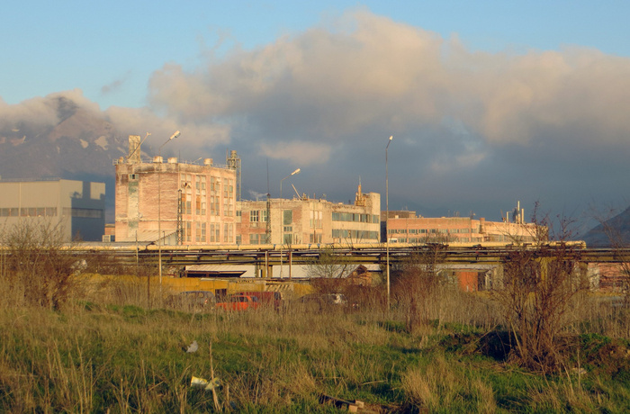 Бывший ураноперерабатывающий завод.