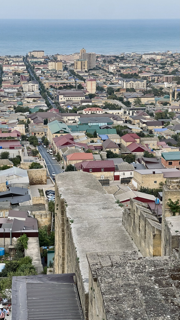 А отсюда спрыгнул объятый пламенем Денетор. Исторический факт. Даже фильм про это сняли.