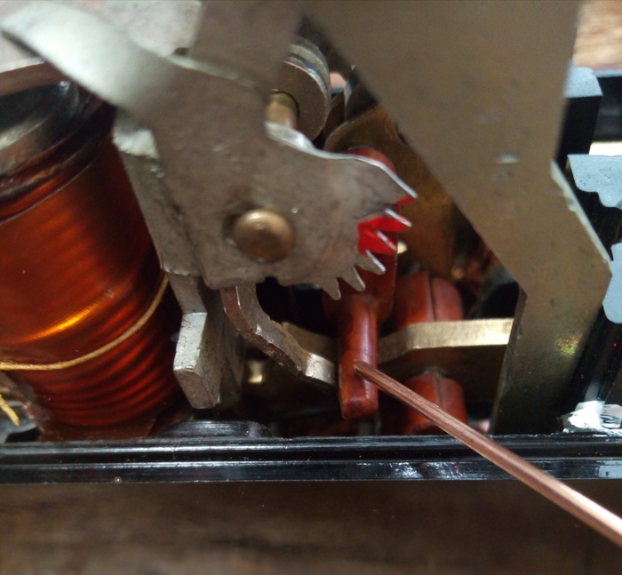 Крупно, механизм регулировки и устройство защелки.