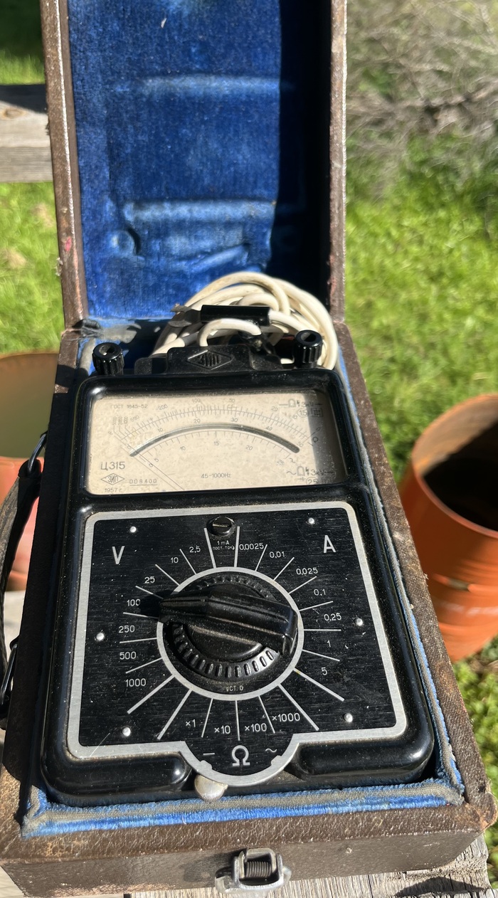 Голубой бархат, знали как приятно упаковать прибор.