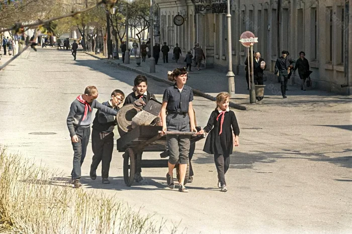 Подборка простых и потрясающих фотографий эпохи СССР. 20 раскрашенных фотографий. Часть 29 20 век, Старое фото, СССР, Детство в СССР, 70-е, 60-е, 50-е, 80-е, Фотография, Колоризация, Длиннопост, Аэробика