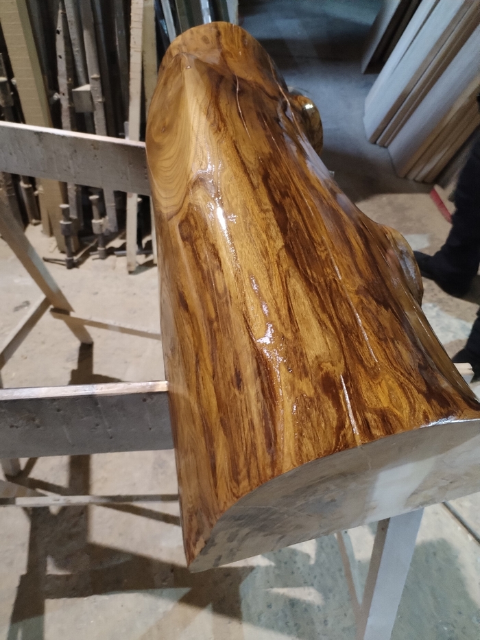 Только только покрыли лаком