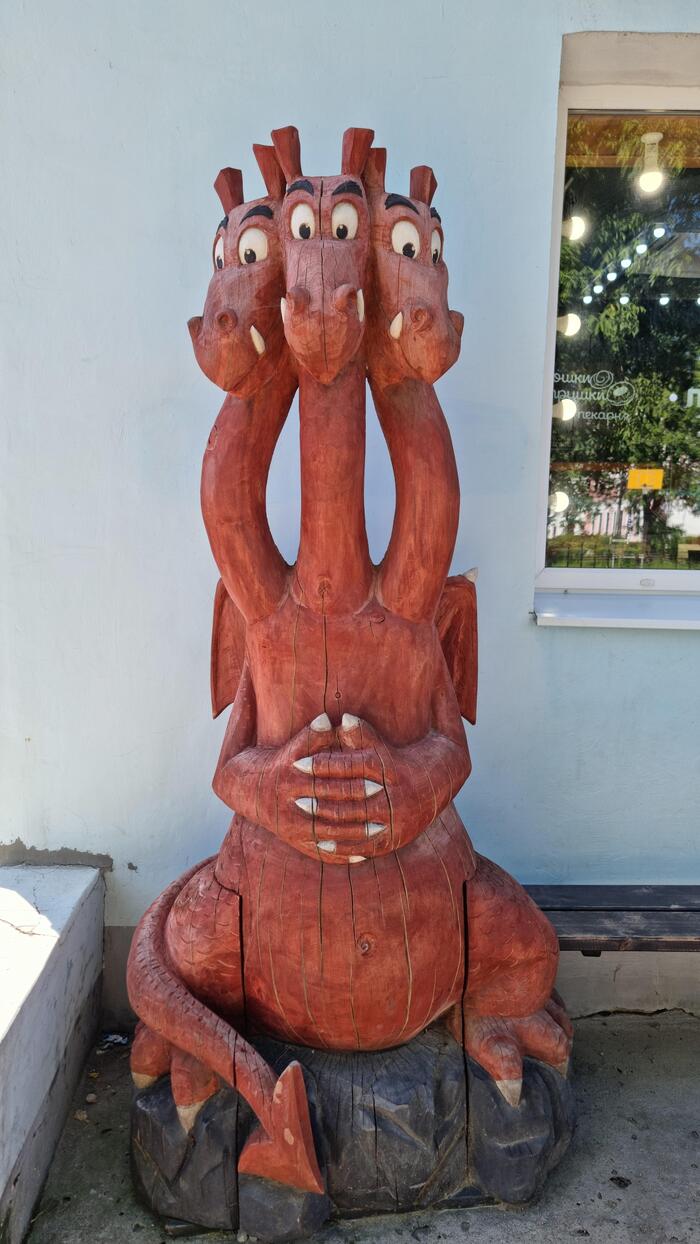 А это кто тут у нас? Да это же Змей-Горыныч собственной персоной!