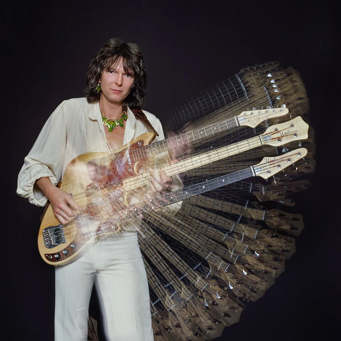 Крис Сквайр и его уникальная трехгрифовая бас-гитара, 1977.