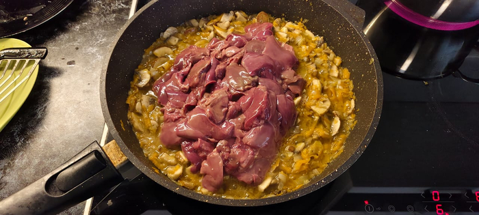 Мужская кухня. Утиная печень в сметане Продукты, Еда, Рецепт, Мужская кулинария, Ужин, Кухня, Картофель, Утка, Печень, Кулинария, Сметана, Мужское, Фотография, Мобильная фотография, Пюре, Грибы, Длиннопост