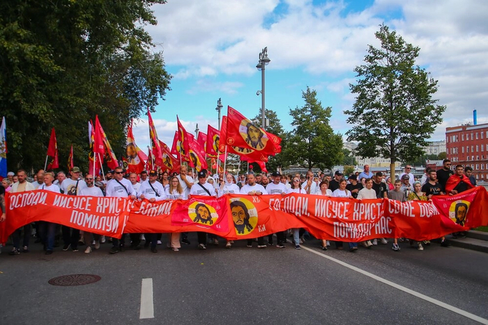 В Москве прошел самый массовый Крестный ход