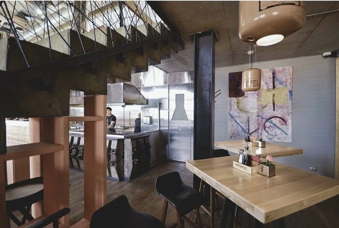 Остроугольная динамика ресторана от студии Allartsdesign