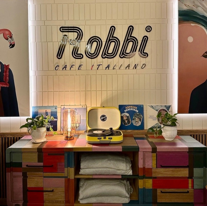 Дизайн кафе в стиле 50-60х от студии Allartsdesign