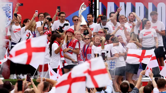 Чествование сборной Англии по футболу у Букингемского дворца в Лондоне 29 июля 2025 года после победы на Евро