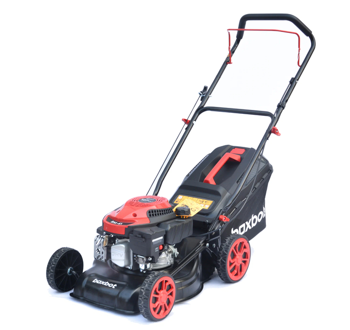 Лучшие бензиновые газонокосилки для дачи — Рейтинг 2025 года