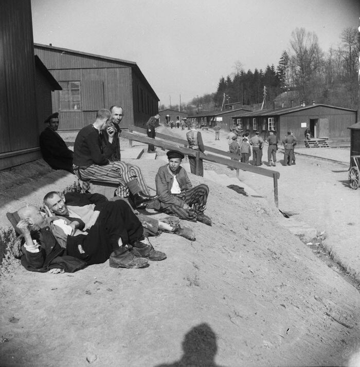 Выжившие узники концлагеря Файинген после освобождения.