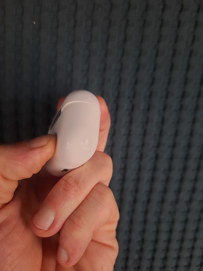 Во все стороны на пару миллиметров ездит