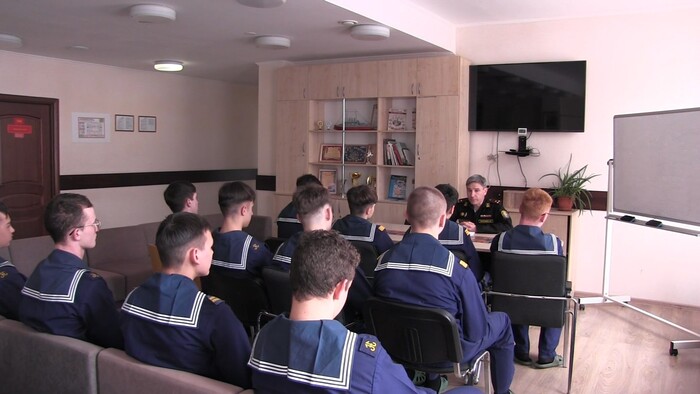 Офицеры военного следственного управления по Черноморскому флоту провели занятия с кадетами