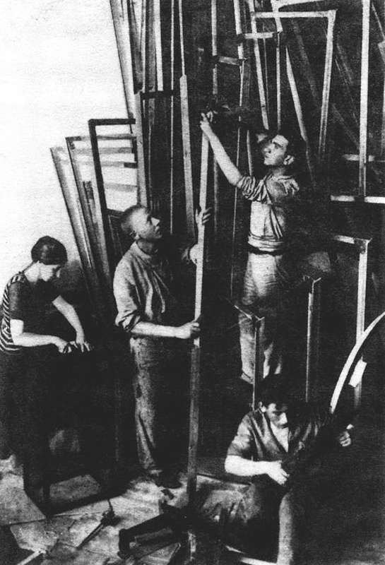    III  . 19191920   -  -,  ,  ,   (). : <!--noindex--><a href="https://pikabu.ru/story/bashnya_tatlina_spiral_utopii_zastyivshaya_v_vozdukhe_13213067?u=http%3A%2F%2Falyoshin.ru&t=alyoshin.ru&h=ccb6ae9af18c9888c24e14815b845c459778b04a" title="http://alyoshin.ru" target="_blank" rel="nofollow noopener">alyoshin.ru</a><!--/noindex-->