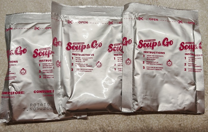 Внутри три пакетика по 15,8 гр каждый (привет "Шринкфляции").