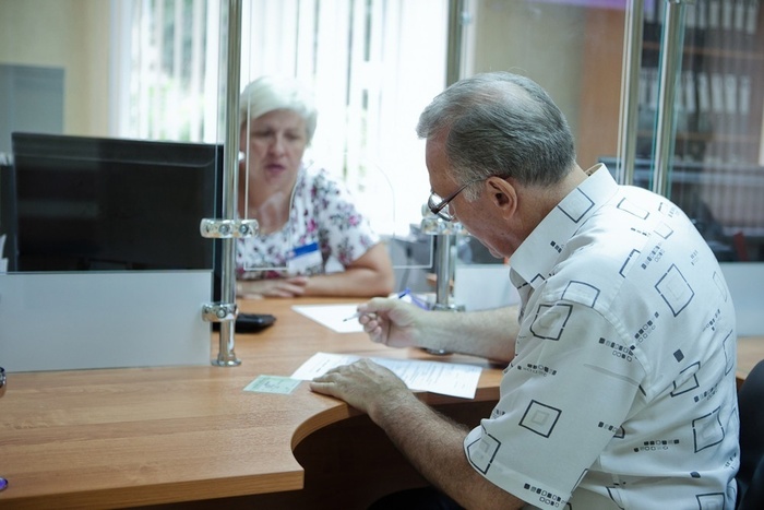СФР отказал пенсионеру в выдаче выпаленного дела для перепроверки начисления пенсии. Суд узнал - почему