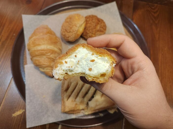 Булочка со сливками - 49 рублей