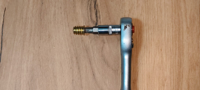 Шестигранник на ключе с трещоткой с футоркой