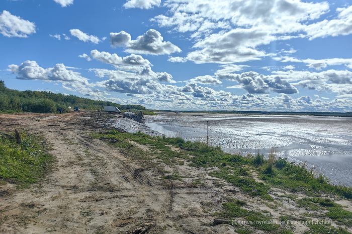 Видите теплоход? Поближе на первом фото